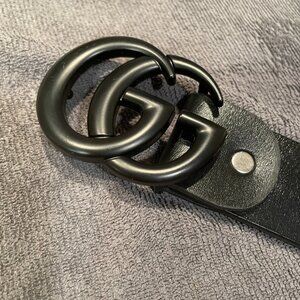 Authentic Unisex Black Leather Gucci size 48 inches (length)